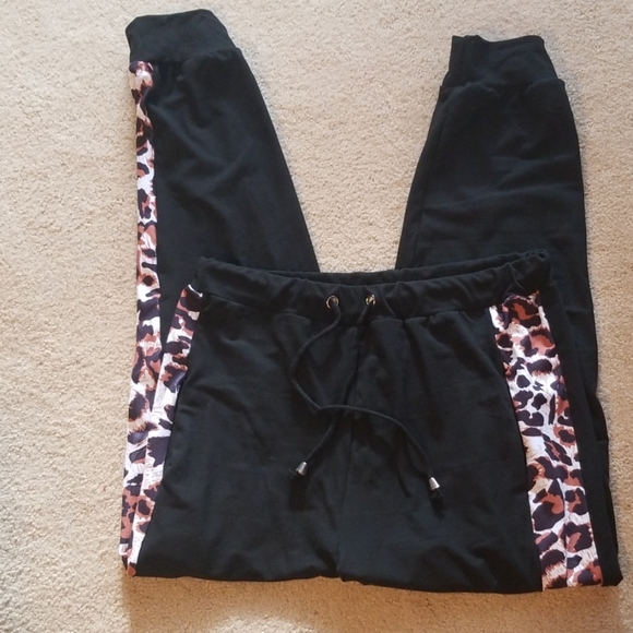 New! 2 PC Leopard Jogger Tracksuit Set - Picture 6 of 8